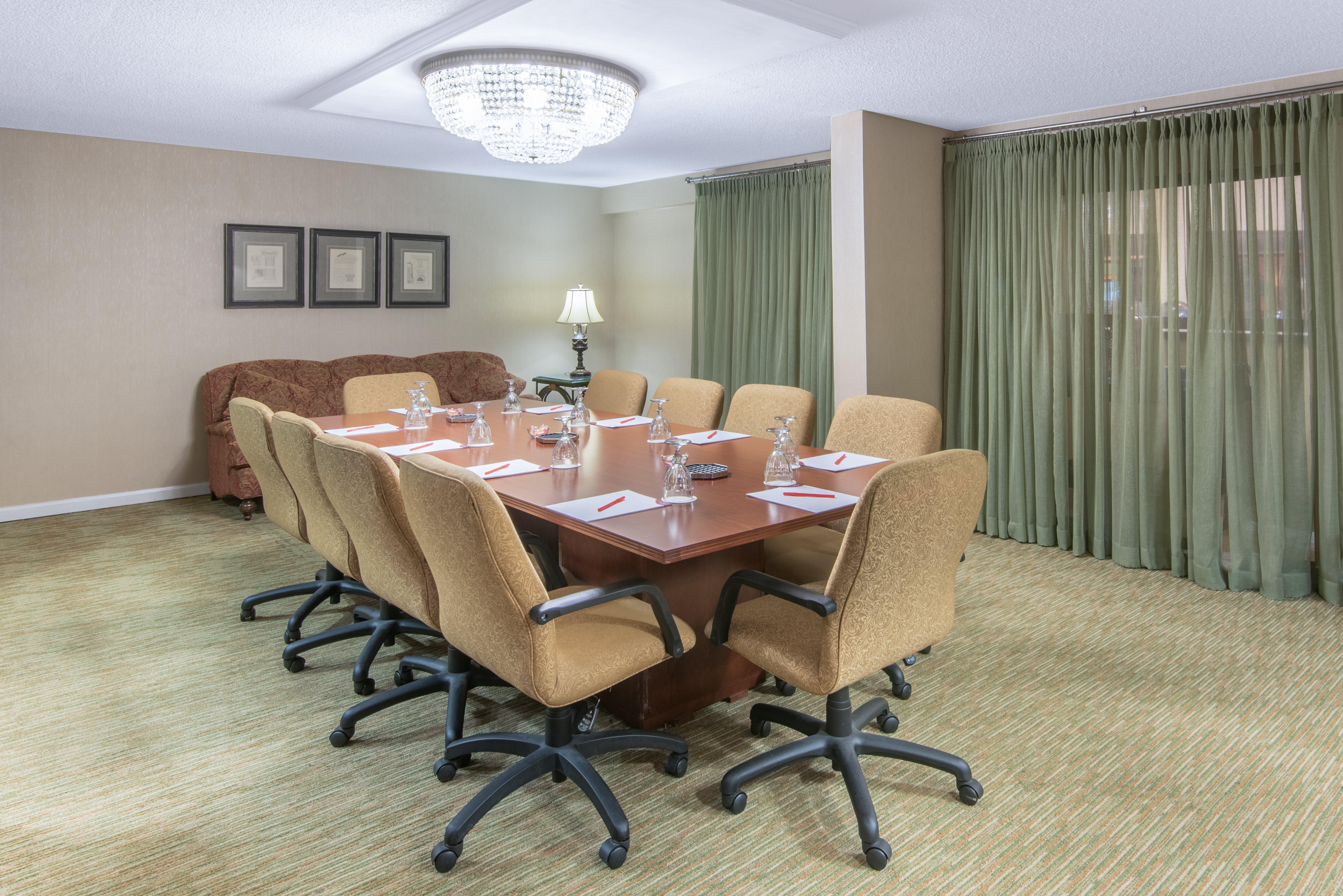 Crowne Plaza Hotel Hickory By Ihg Экстерьер фото